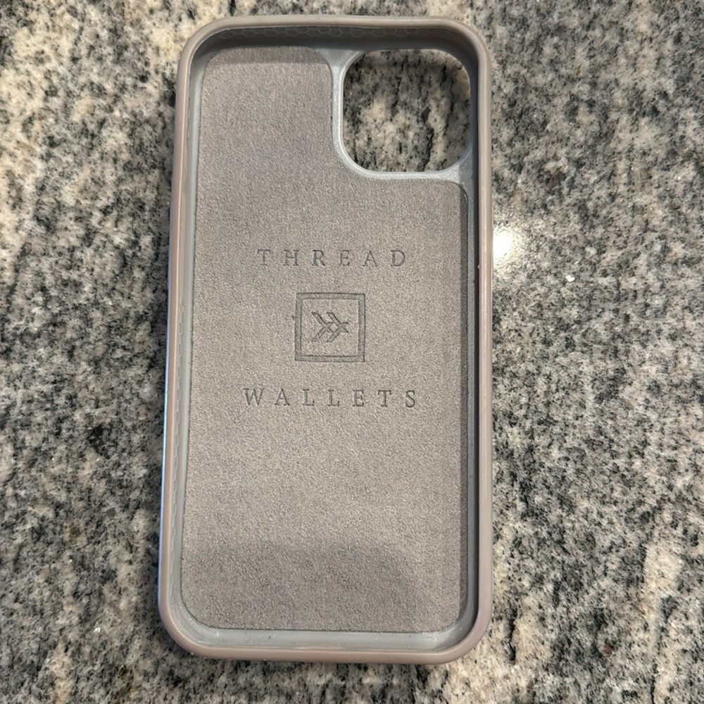 Thread iphone 13 case - Picture 2 of 2
